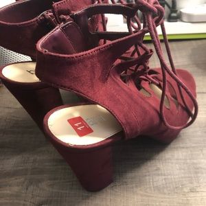 Women’s bar lll  platform pumps  lace up sz11 new